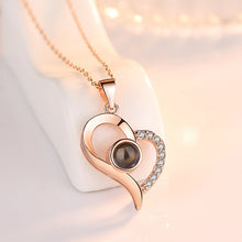 Charger l'image dans la galerie, Collier Rose Gold Projection pendentif I love you en 100 languages differents
